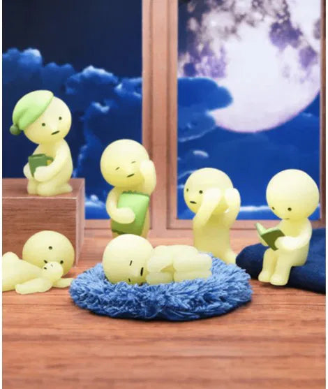 Figurine Smiski Bed brille noir